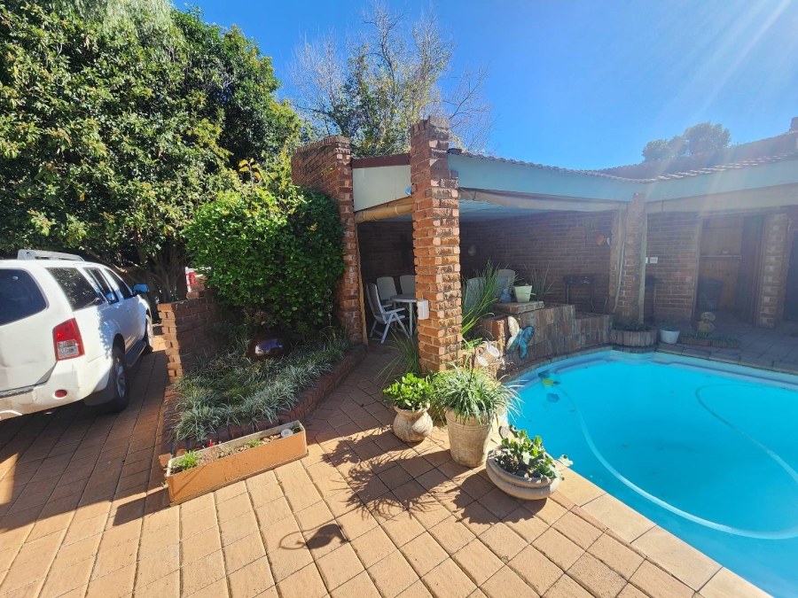 4 Bedroom Property for Sale in Fichardt Park Free State